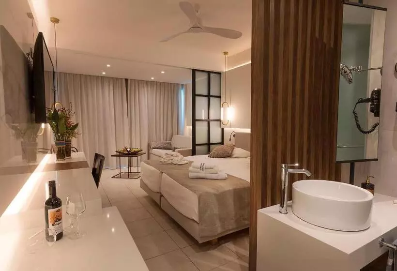 اتاق لوکس با چشم‌انداز باغ, Calypso Beach