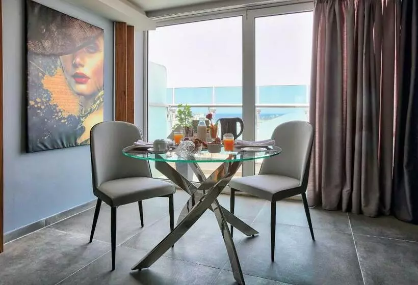 ジュニアスイート, Capsis Astoria Heraklion