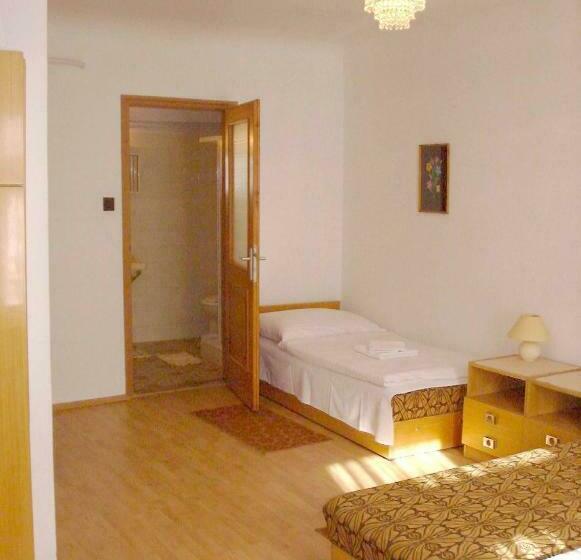 غرفة قياسية ثلاثية, Corvin Panzio