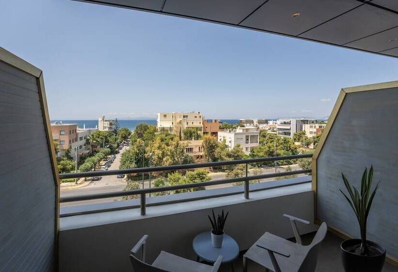 이코노미 룸, Emmantina