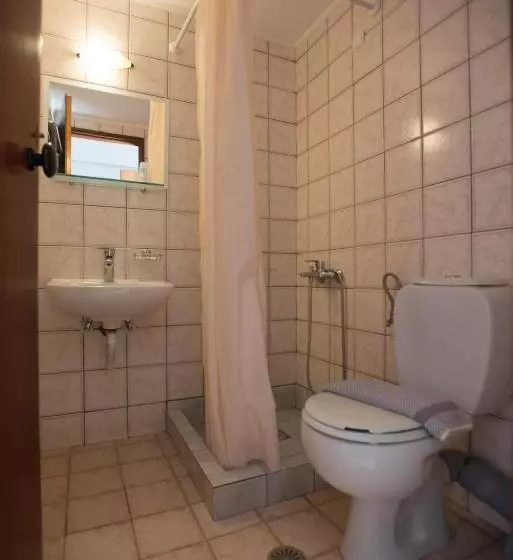 Habitación Triple Estándar, Fragiskos