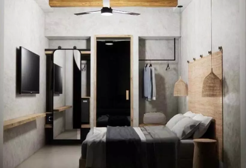 Habitación Deluxe, Fragiskos