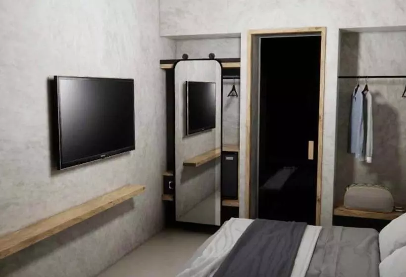 Habitación Deluxe, Fragiskos