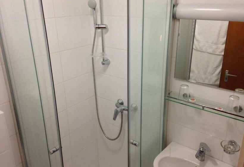 标准间, István Király Szálló