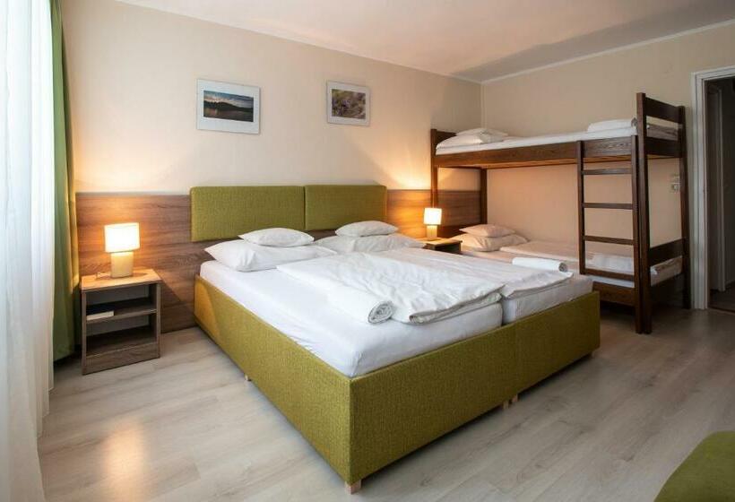 标准三人间, István Király Szálló