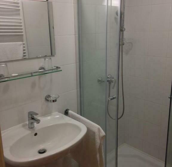 标准三人间, István Király Szálló