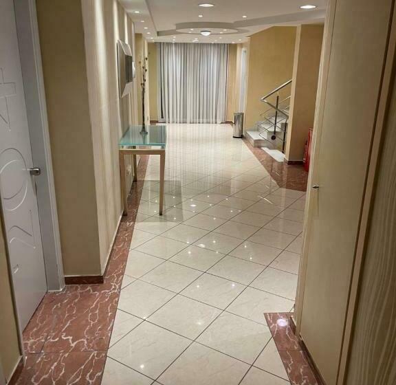 Номер Стандарт Вид на Море, Kreoli