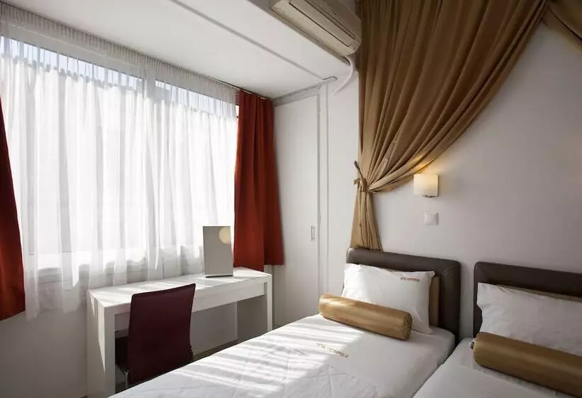 Standard-huone, Metropolis