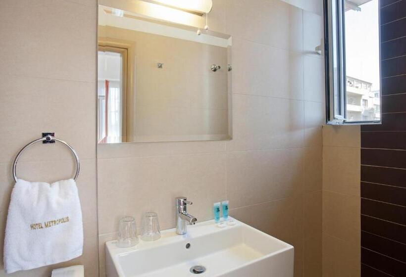 스탠다드 룸, Metropolis