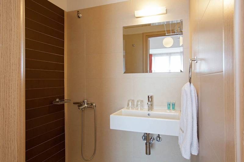 스탠다드 트리플 룸, Metropolis