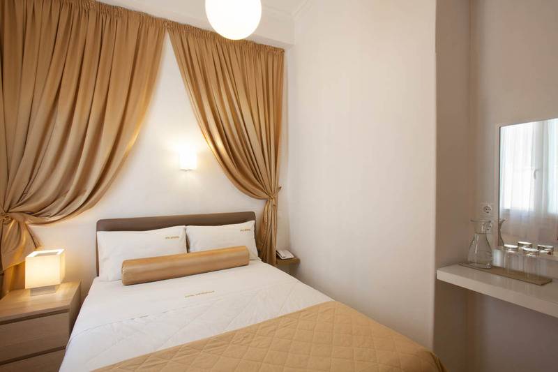 이코노미 룸, Metropolis