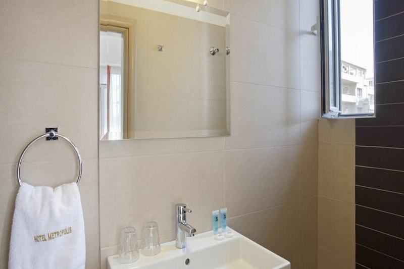 스탠다드 룸, Metropolis