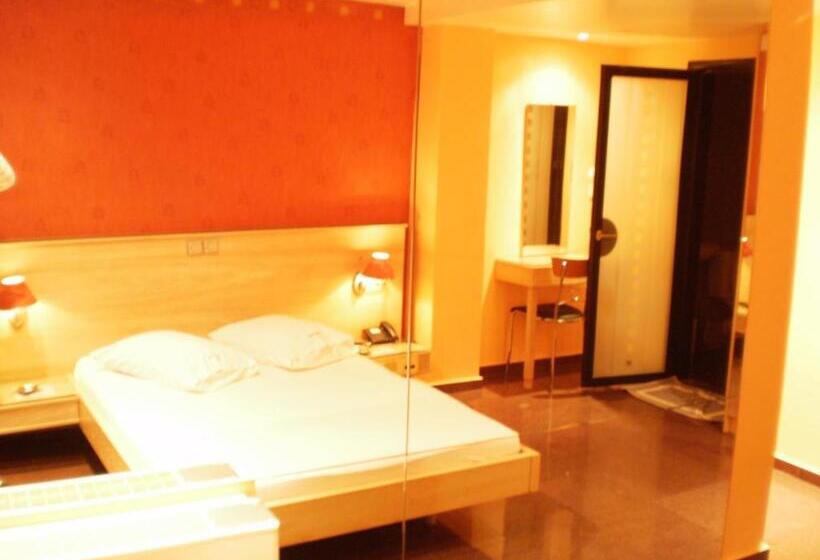 Номер Стандарт, Niki Piraeus