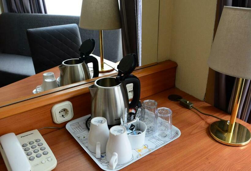 디럭스 룸, Orion Várkert