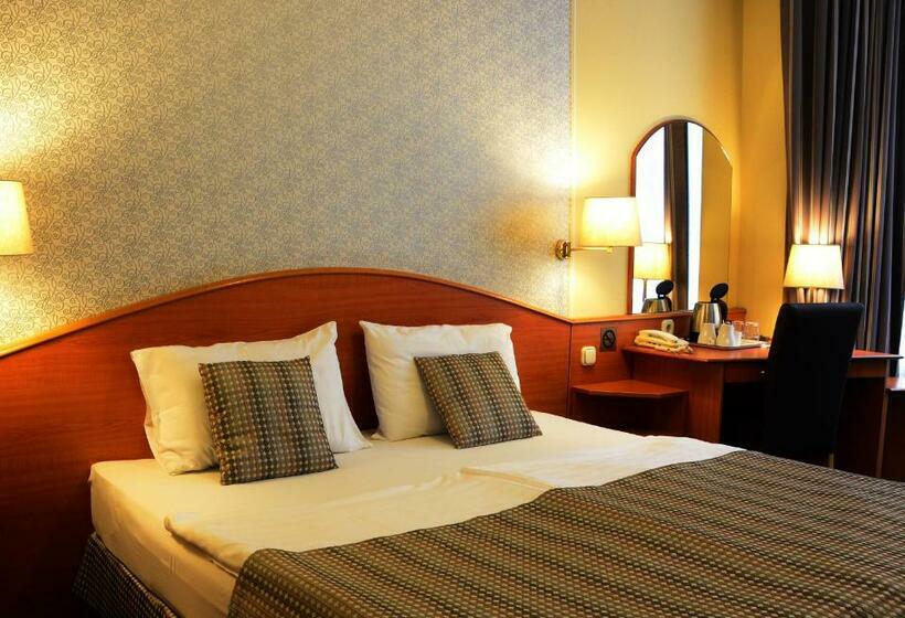 디럭스 룸, Orion Várkert