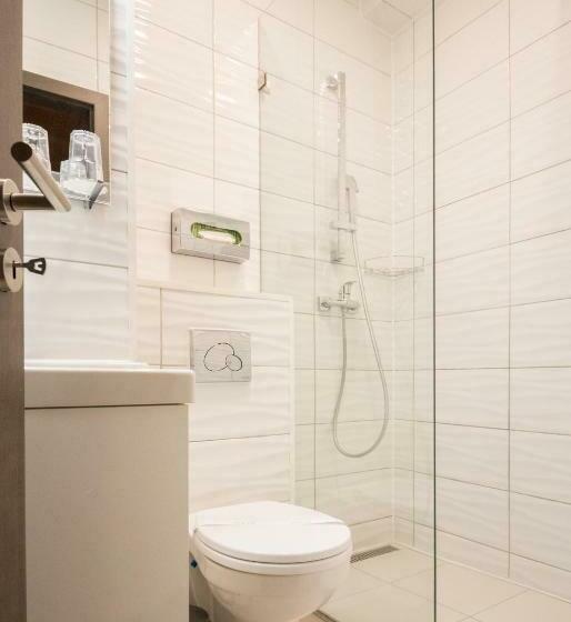 디럭스 룸, Orion Várkert