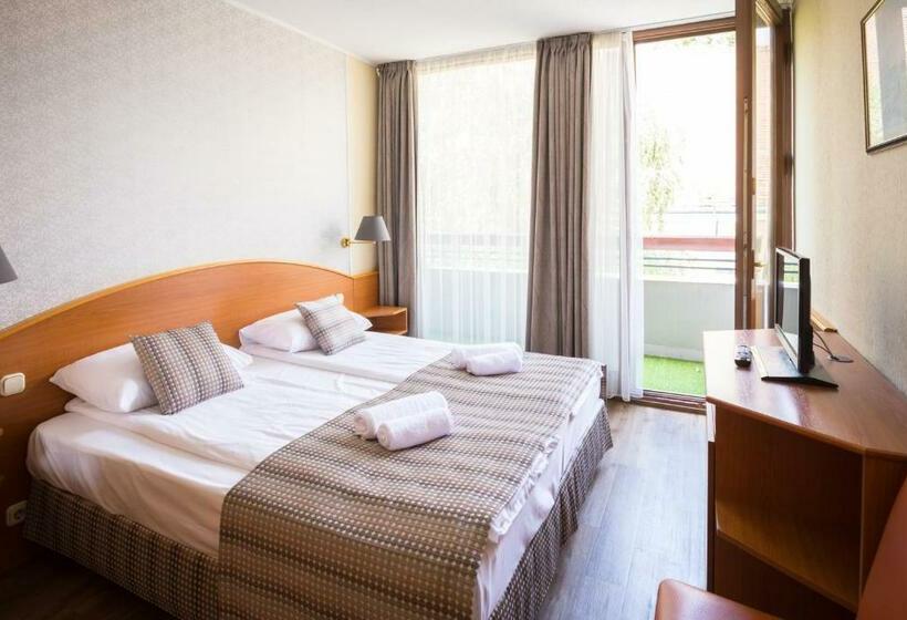 디럭스 룸, Orion Várkert