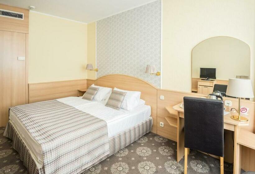 디럭스 룸, Orion Várkert