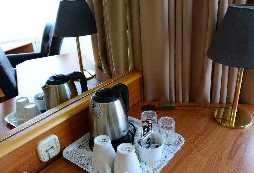 디럭스 룸, Orion Várkert