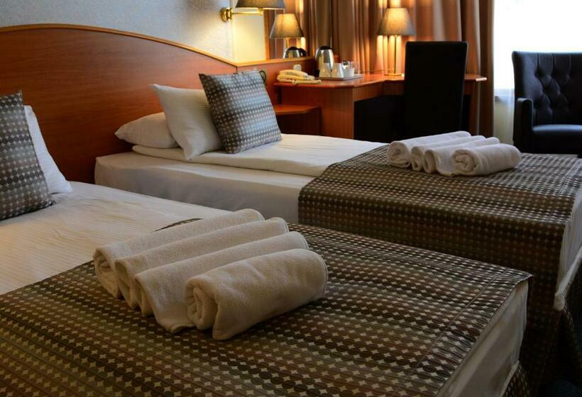 디럭스 룸, Orion Várkert