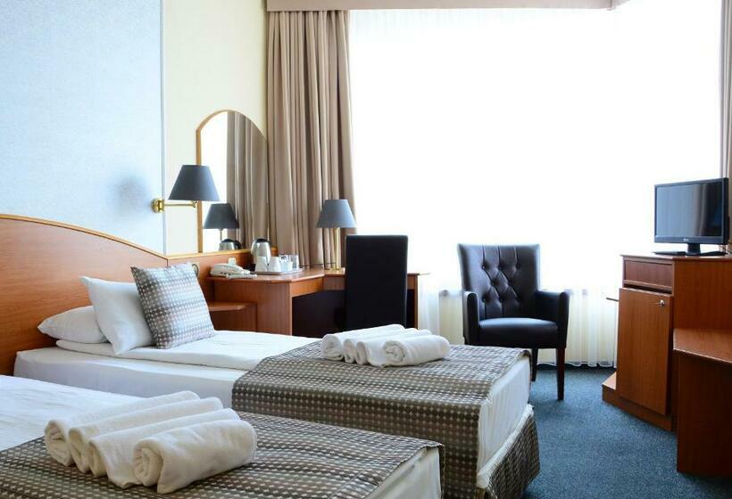 디럭스 룸, Orion Várkert