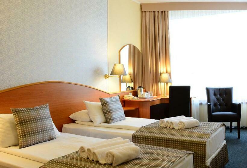 디럭스 룸, Orion Várkert