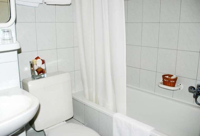 디럭스 룸, Orion Várkert