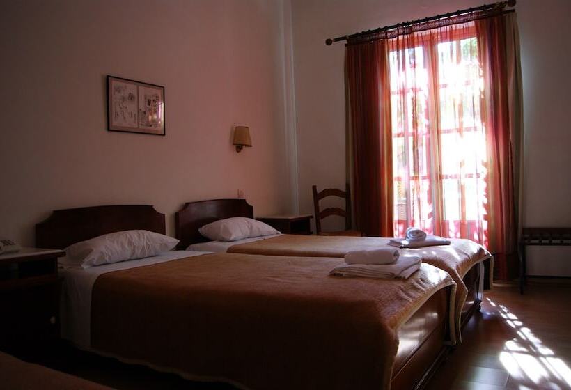 חדר סטנדרט לשלושה, Pelops