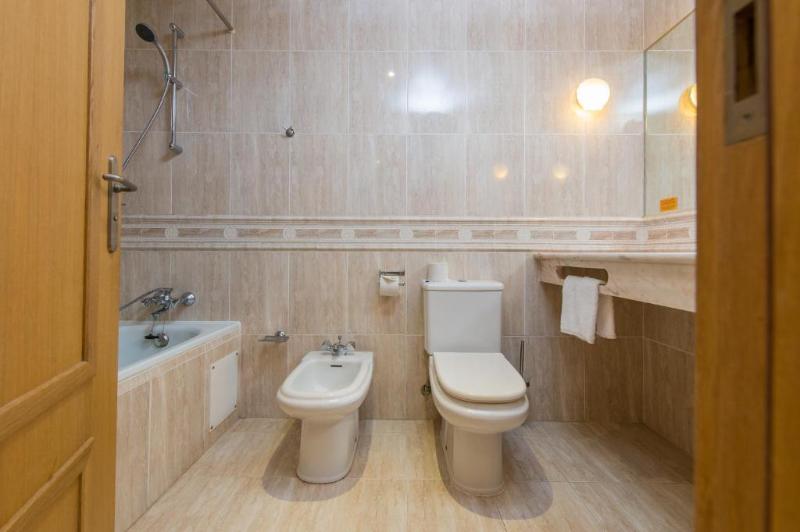 חדר סופריור, Platon