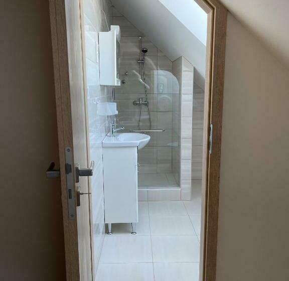 标准单人间, Szőlőfürt Fogadó