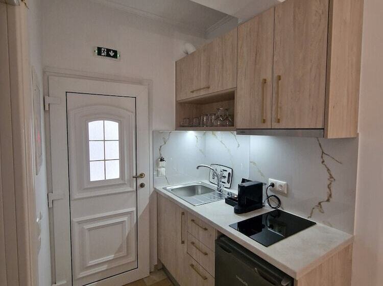 ファミリーステューディオ, Valtos Ionion