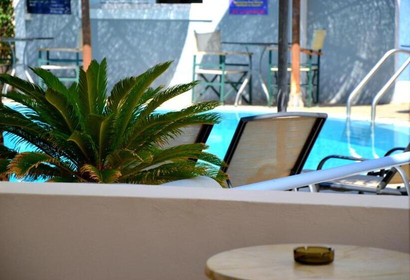 标准间带游泳池, Zephyros