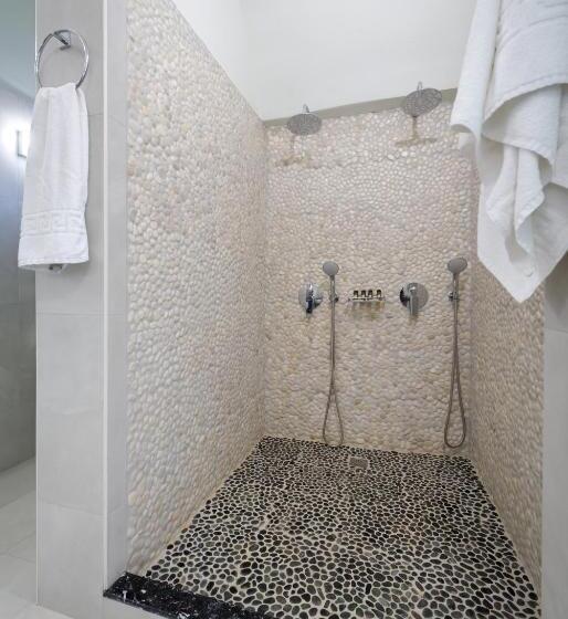 带海景的复工套房, Zephyros