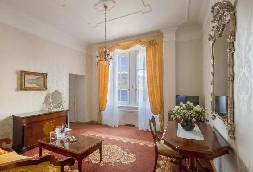 ジュニアスイート, Grand Hotel Villa Serbelloni   A Legendary