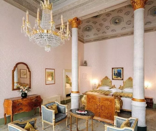 Suite with lake view, Grand Hotel Villa Serbelloni   The Only Relais & Châteaux On Lake Como