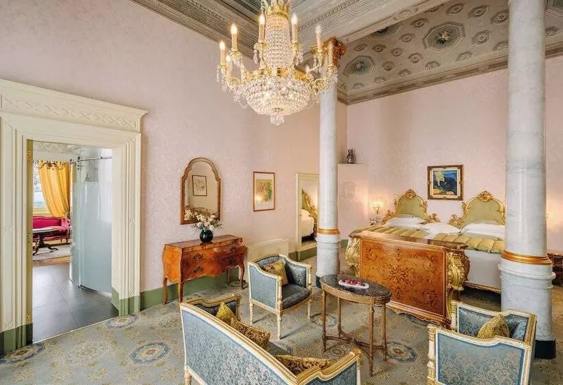 Suite with lake view, Grand Hotel Villa Serbelloni   The Only Relais & Châteaux On Lake Como