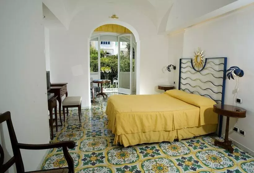 اتاق خانوادگی, Albergo Gatto Bianco