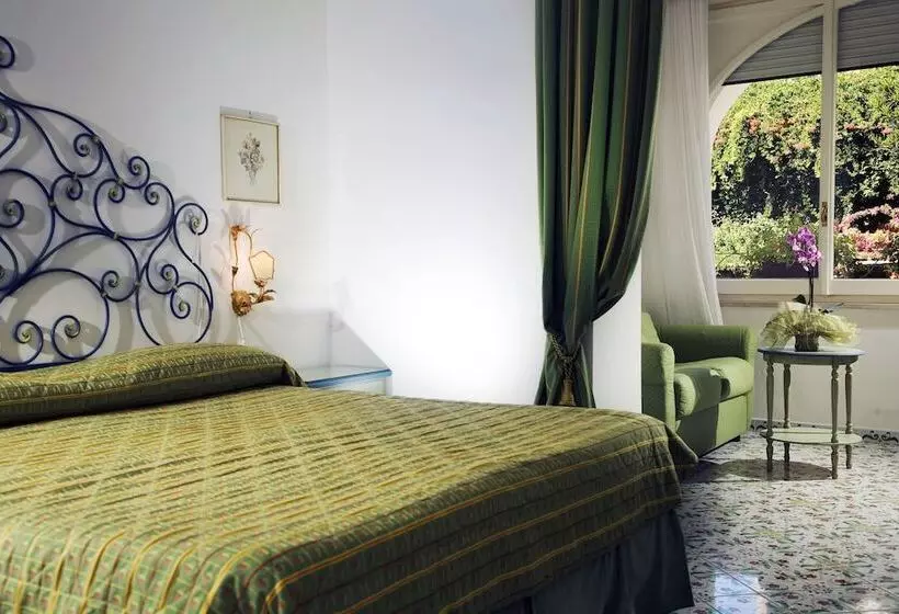 اتاق خانوادگی, Albergo Gatto Bianco