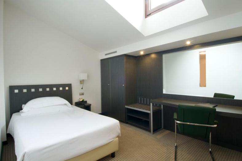 اتاق استاندارد یک نفره, Arli Hotel Business And Wellness