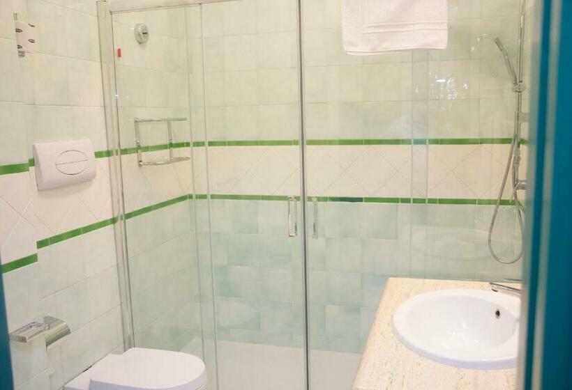 4인용 스탠다드 룸, Commercio