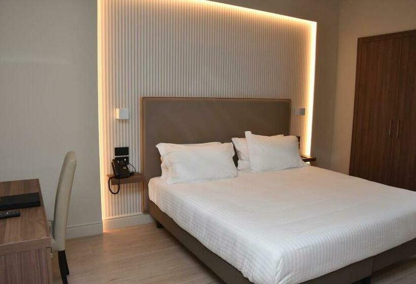 디럭스 룸 킹사이즈 침대, Commercio