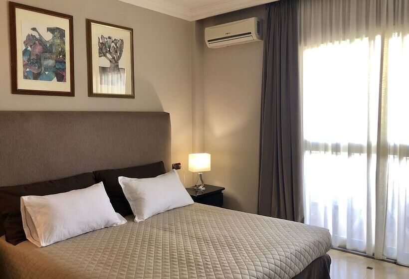 غرفة قياسية, Domizia Palace