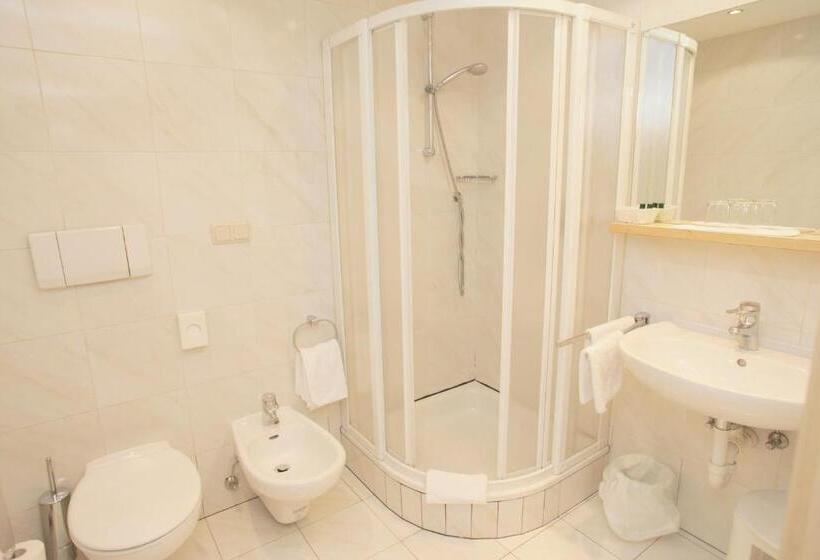 اتاق استاندارد, Gruner Baum