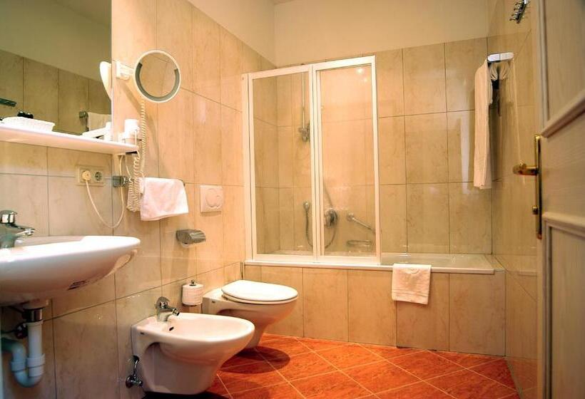 اتاق راحتی, Gruner Baum