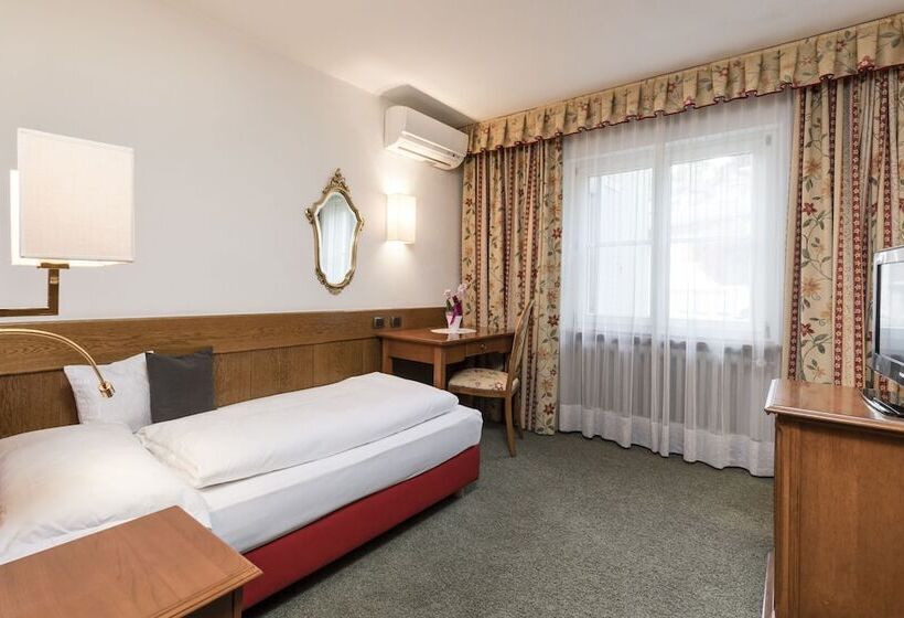 اتاق استاندارد یک نفره, Gruner Baum