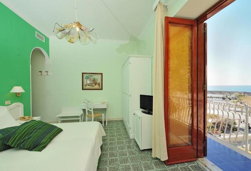 Номер Стандарт Боковой Вид на Море, La Bussola