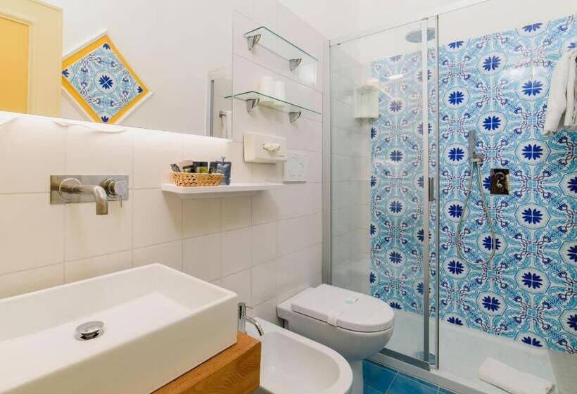 Номер Стандарт Боковой Вид на Море, La Bussola