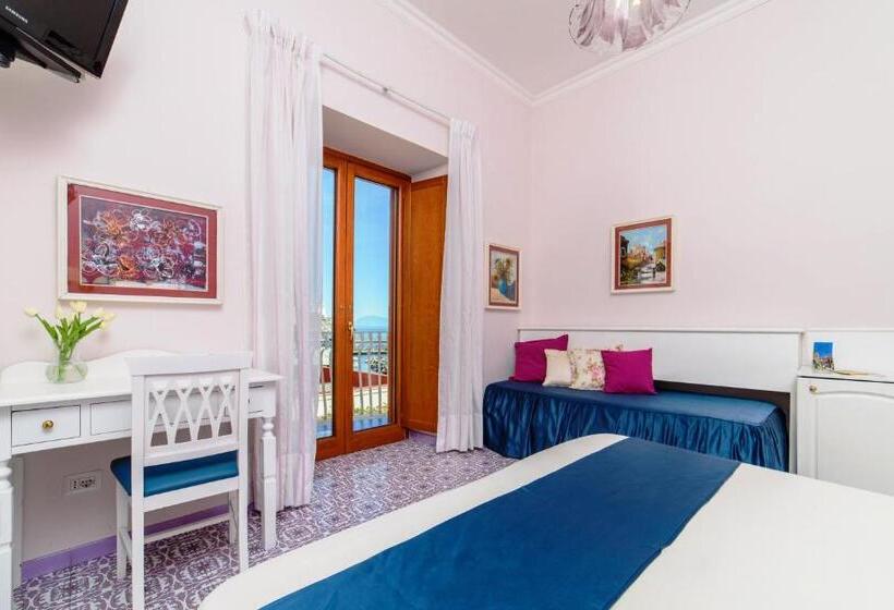 Номер Стандарт Боковой Вид на Море, La Bussola