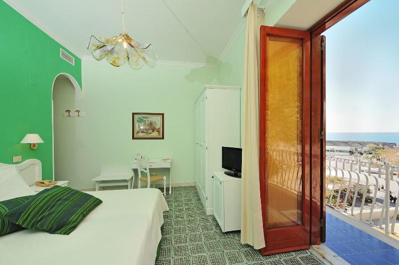 Номер Стандарт Боковой Вид на Море, La Bussola