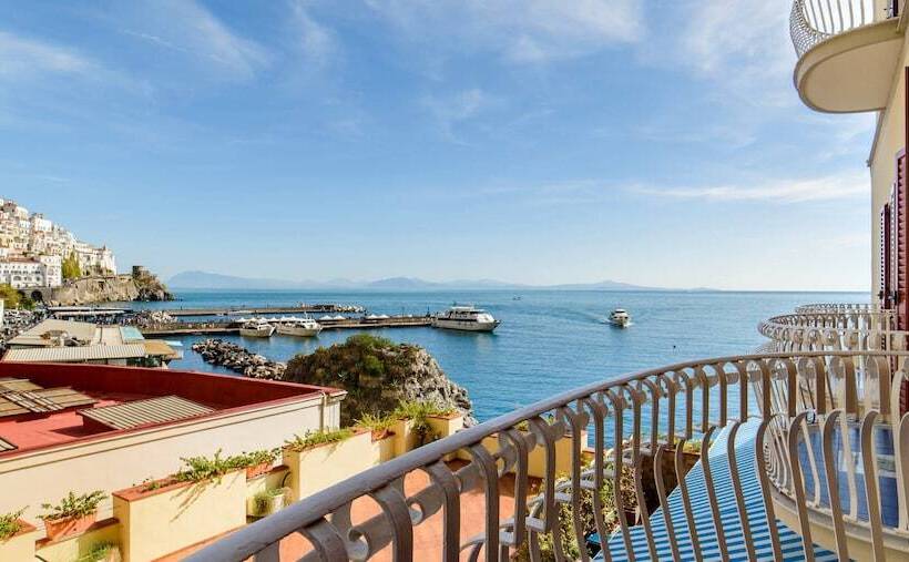 Номер Стандарт Боковой Вид на Море, La Bussola